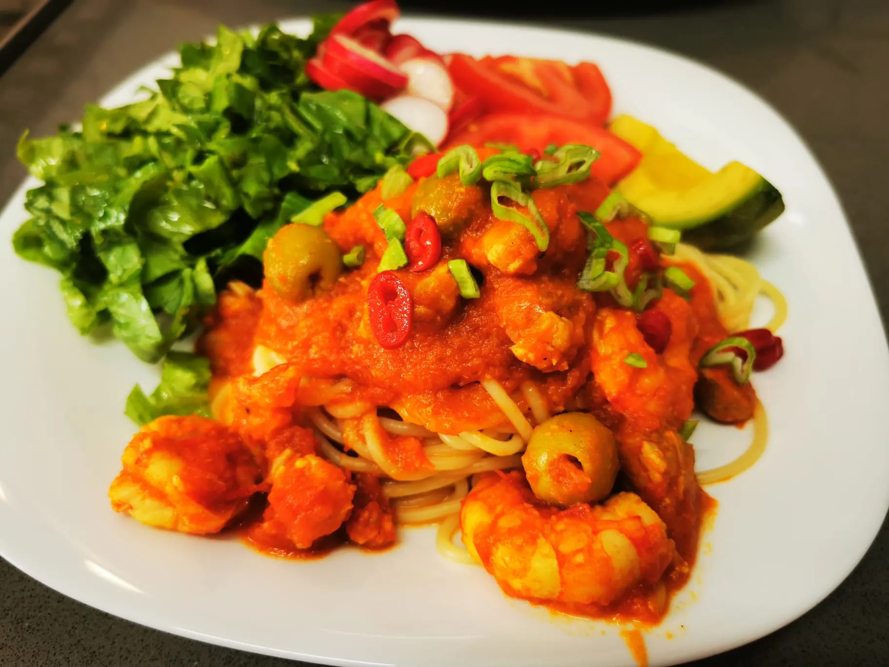 Pasta con gambas y atún